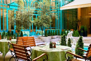 Westin Paris la terrasse: Open air dining at le First