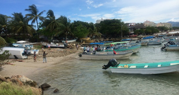 Fisherman heading out of Punta Mita for the days catch