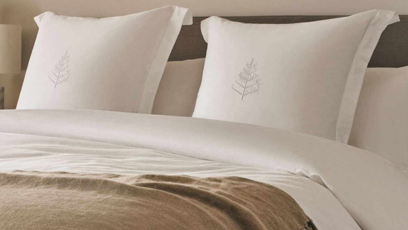 Just Like Down Microfibre Pillows 2 x Luxury Hotel Quality Bedding 48cm x 64cm 