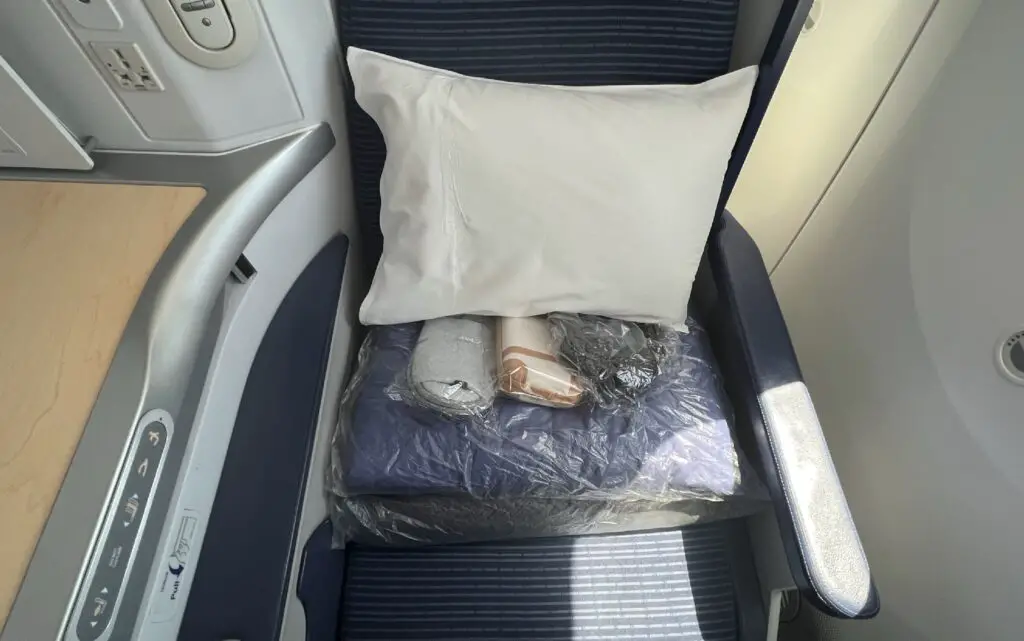 ANA Business Class Seat 10A Boeing 787 blanket pillow
