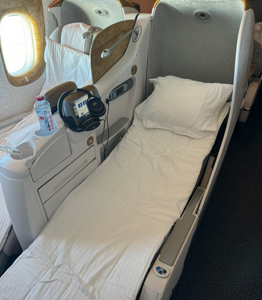 Emirates 777 Business Class 