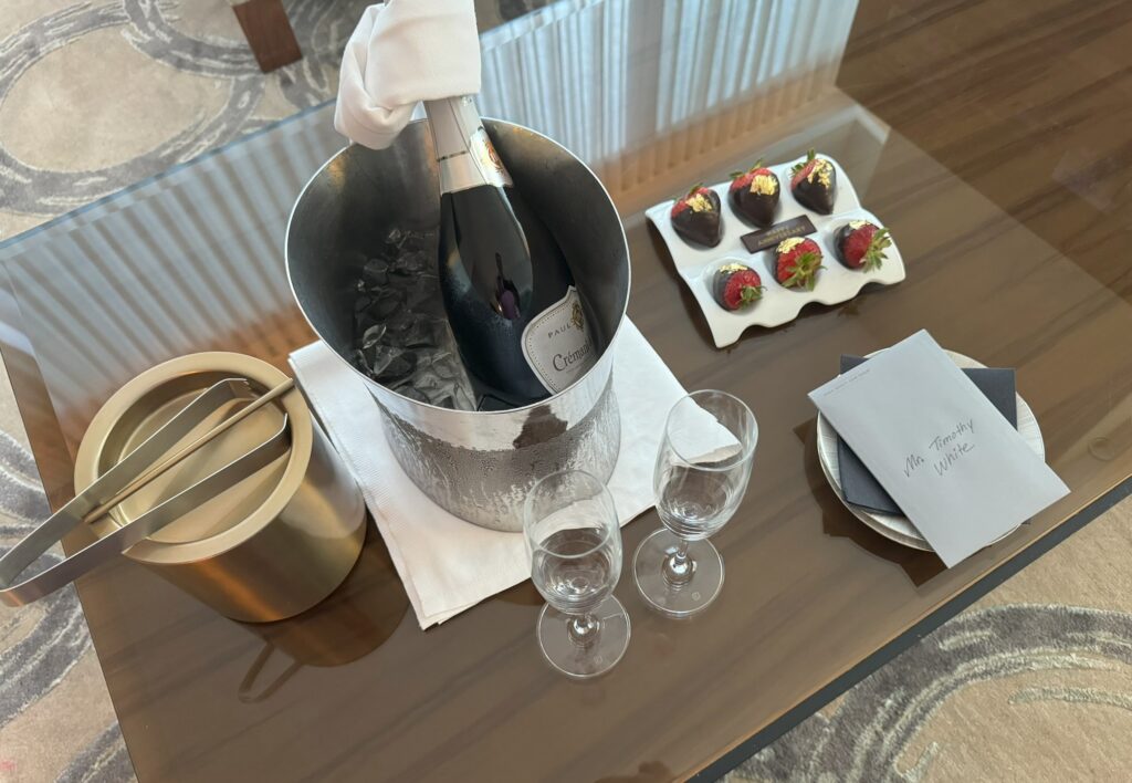 anniversary gift wine and strawberries
